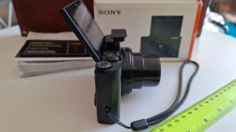 Sony Cyper-shot DSC-WX500 Digital Camera in Good Condition See my Description