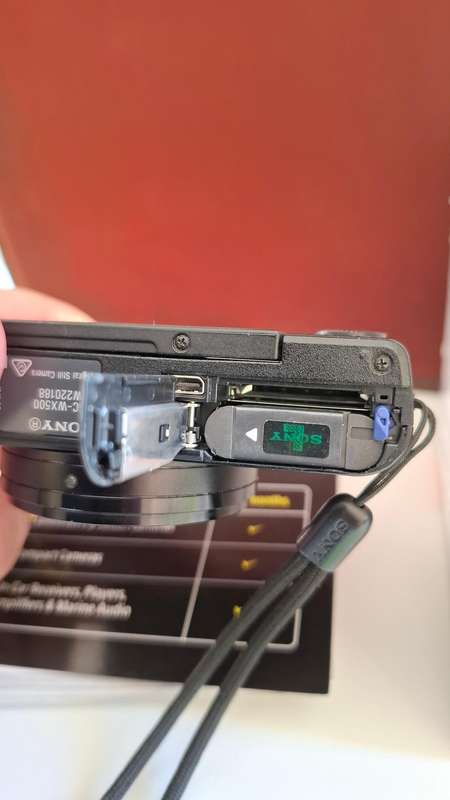 Sony Cyper-shot DSC-WX500 Digital Camera in Good Condition See my Description