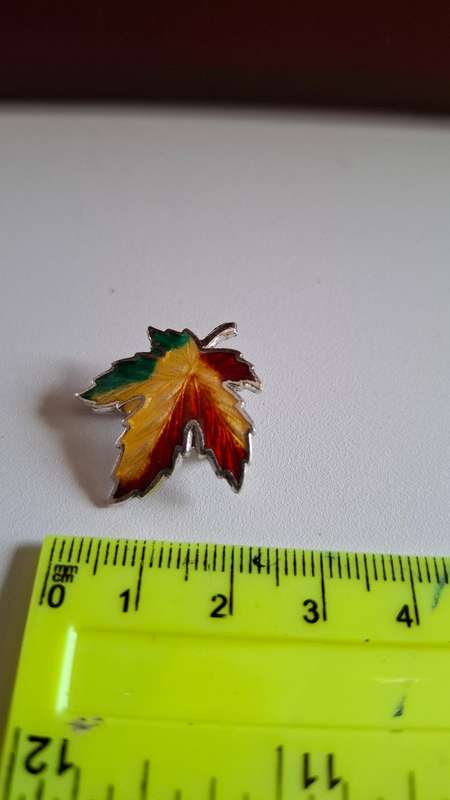 Vintage Sterling Silver BM Co Autumn Enamel Maple Leaf Pin Brooch  4.7 Grams in Excellent Condition
