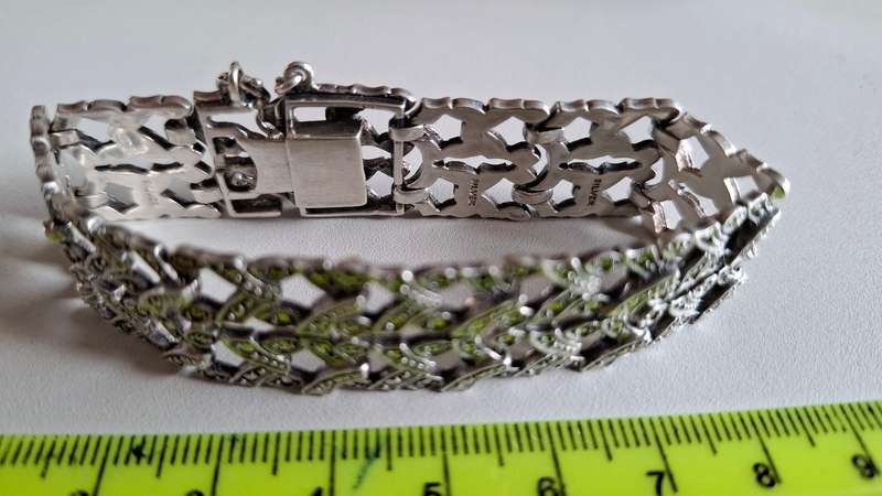 Stunning Vintage Silver Bracelet with Marcasite Stones and Safety Chain  29 .4 grams  - Excellent