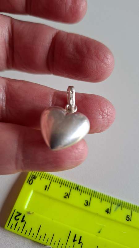 Beautiful Silver 925 Heart Pendant 2,5 grams In Great Condition (Clearly Marked )