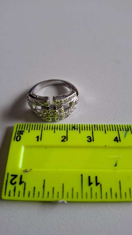 Stunning Designer Silver 925 Ring with White Stones in Excellent Condition 5.5 grams