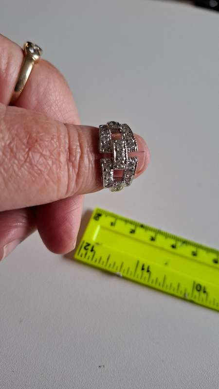 Stunning Designer Silver 925 Ring with White Stones in Excellent Condition 5.5 grams