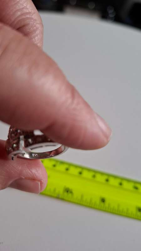 Stunning Designer Silver 925 Ring with White Stones in Excellent Condition 5.5 grams