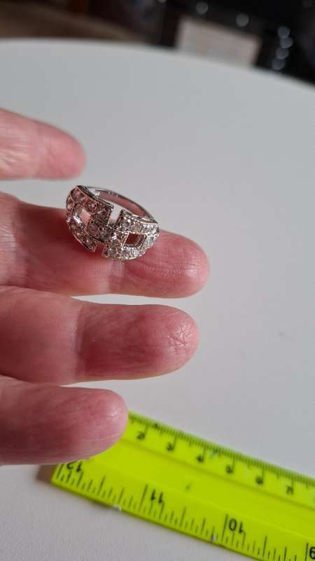 Stunning Designer Silver 925 Ring with White Stones in Excellent Condition 5.5 grams