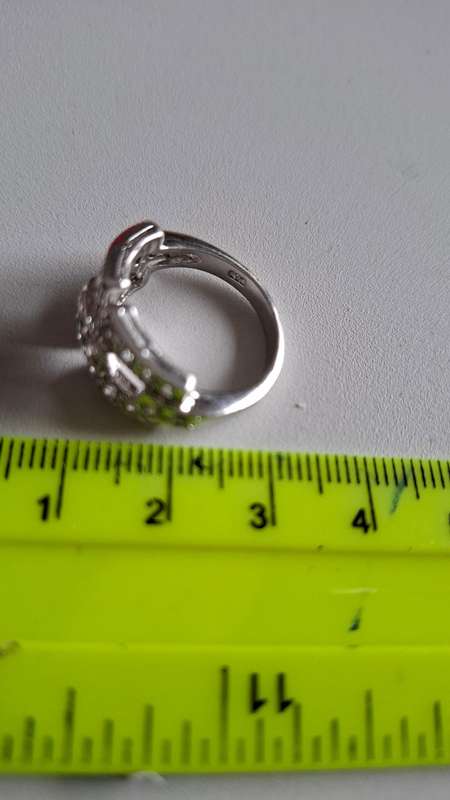 Stunning Designer Silver 925 Ring with White Stones in Excellent Condition 5.5 grams