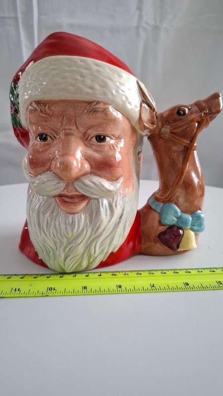 Stunning Vintage Royal Doulton Santa Claus with Reindeer D6675 - 1982 in Excellent Condition
