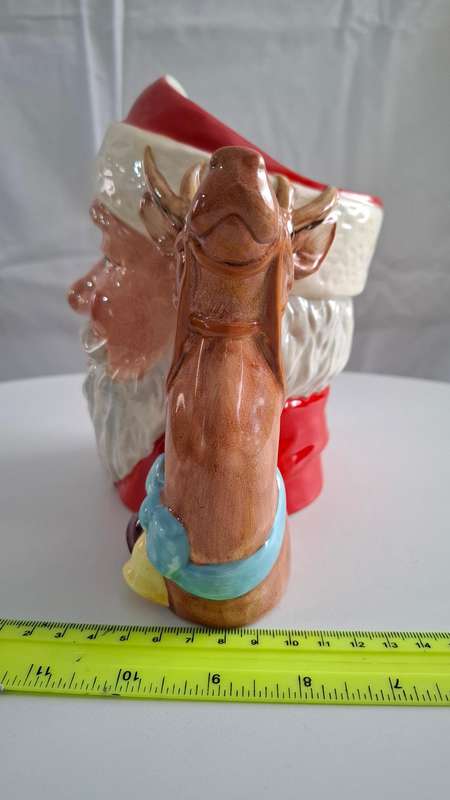 Stunning Vintage Royal Doulton Santa Claus with Reindeer D6675 - 1982 in Excellent Condition