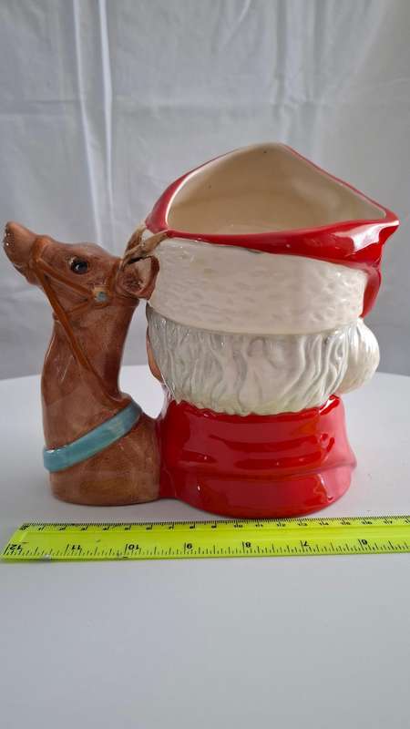 Stunning Vintage Royal Doulton Santa Claus with Reindeer D6675 - 1982 in Excellent Condition