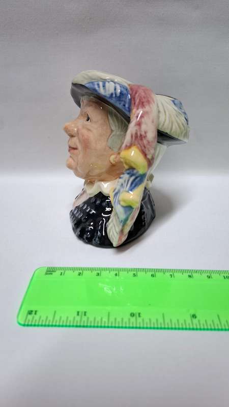 Royal Doulton Medium Size  Character Jug  "Pearly Queen D. 6843"  - Excellent Condition