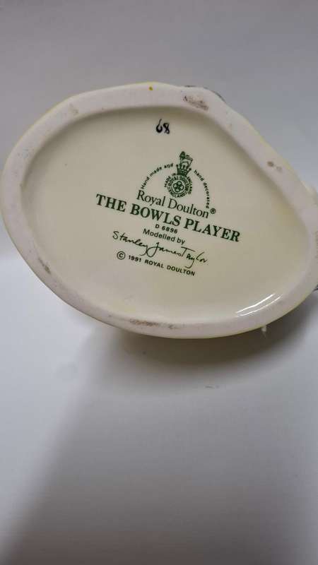 Royal Doulton  Medium Size Character Jug "The Bowls Player D.6896"  - Excellent Condition