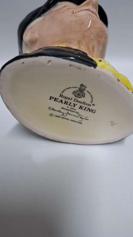 Royal Doulton  Medium Size Character Jug "Pearly King D.6844"  - Excellent Condition