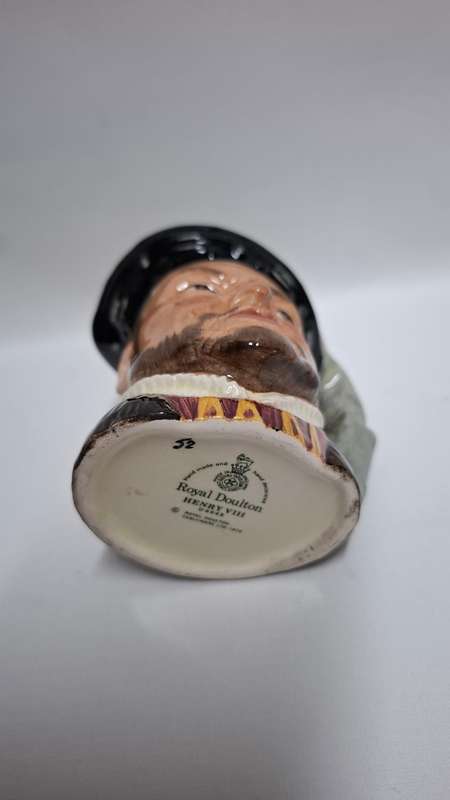 Royal Doulton Small Toby Jugs Set of 7 " Henry VIII " And His 6 Wives - Excellent Condition