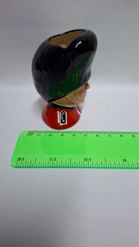 Royal Doulton Small Toby Jug " The Guardsman " D. 6772 - Excellent Condition