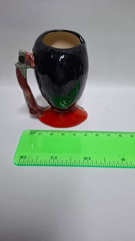 Royal Doulton Small Toby Jug " The Guardsman " D. 6772 - Excellent Condition