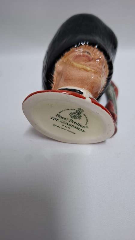 Royal Doulton Small Toby Jug " The Guardsman " D. 6772 - Excellent Condition