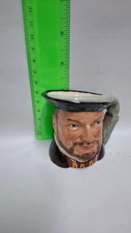 Royal Doulton Small Toby Jugs Set of 7 " Henry VIII " And His 6 Wives - Excellent Condition