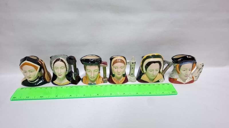 Royal Doulton Small Toby Jugs Set of 7 " Henry VIII " And His 6 Wives - Excellent Condition