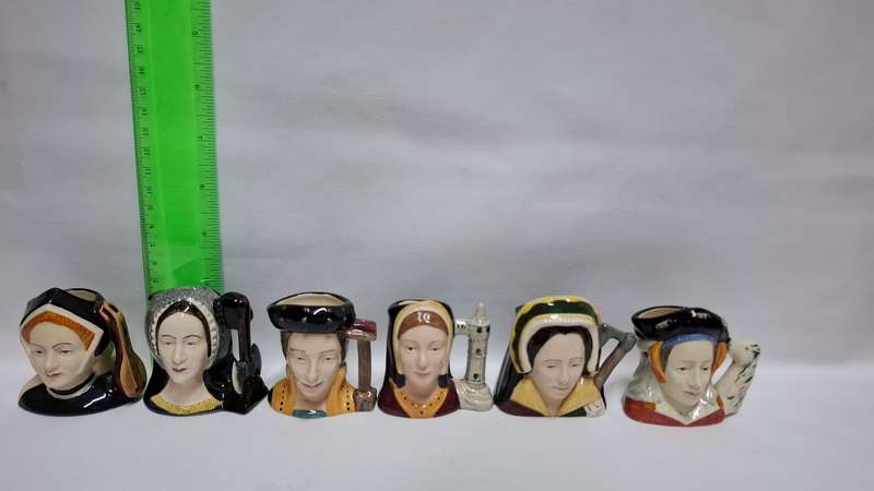 Royal Doulton Small Toby Jugs Set of 7 " Henry VIII " And His 6 Wives - Excellent Condition