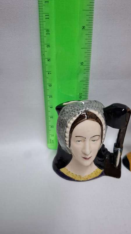 Royal Doulton Small Toby Jugs Set of 7 " Henry VIII " And His 6 Wives - Excellent Condition