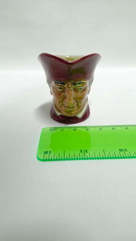 Royal Doulton Small Toby Jug " Cardinal " D. 5614 - Excellent Condition