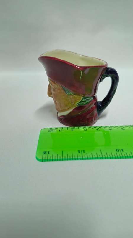 Royal Doulton Small Toby Jug " Cardinal " D. 5614 - Excellent Condition