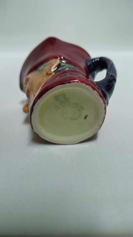 Royal Doulton Small Toby Jug " Cardinal " D. 5614 - Excellent Condition