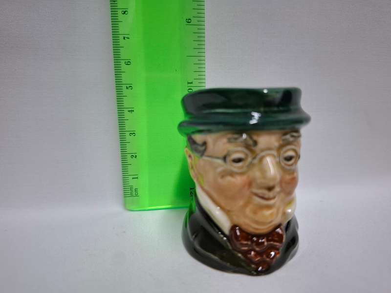 Royal Doulton Small Toby Jug "Mr Pickwick' D. 6790 - Excellent Condition