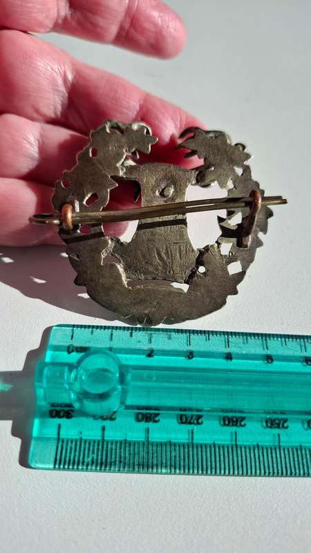 Stunning Officers Edinburgh 1915 Gorden Highlanders Glengarry Cap Badge in Great Condition 5x6cm