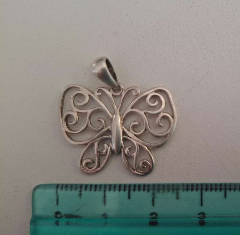 Stunning 925 Silver Butterfly Pendant in Excellent Condition 1.9 grams