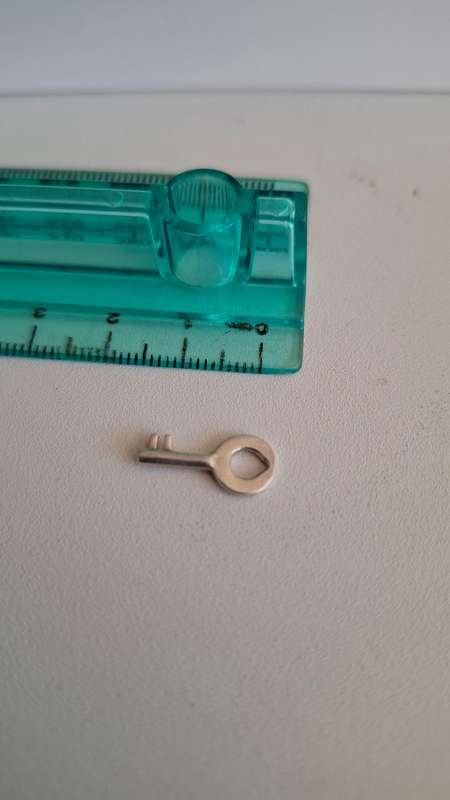 Silver 925 Lucky Charm Key Pendant in Good Condition (0.6 grams)
