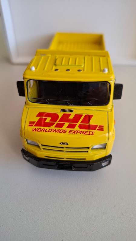 Stunning DHL Worldwide Express Delivery Diecast Truck made in China 15.5cm (L)