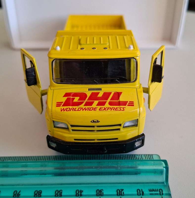 Stunning DHL Worldwide Express Delivery Diecast Truck made in China 15.5cm (L)