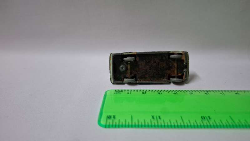 Vintage Diecast Dinky Toy No.061  "Ford Prefect". - Well played Condition