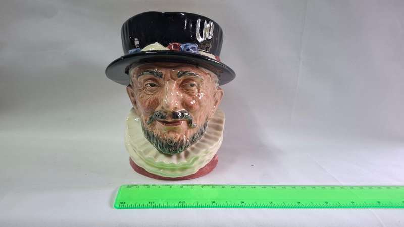 Royal Doulton Large Toby Jug "Beefeaters" D.6206 - Excellent Condition