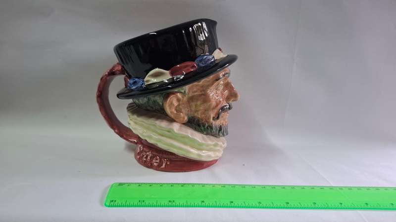Royal Doulton Large Toby Jug "Beefeaters" D.6206 - Excellent Condition