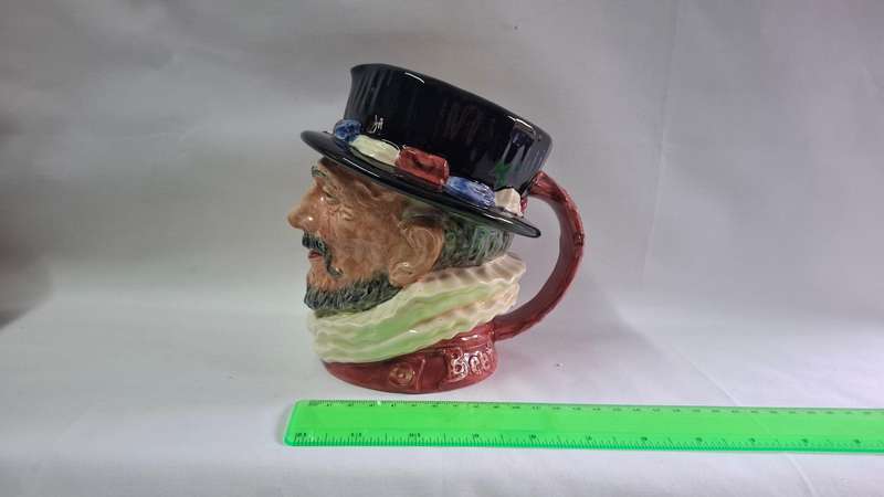 Royal Doulton Large Toby Jug "Beefeaters" D.6206 - Excellent Condition