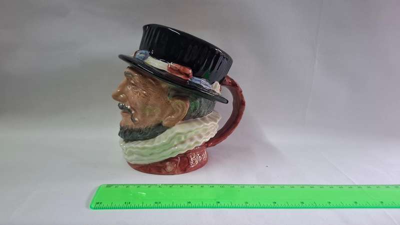 Royal Doulton Large Toby Jug "Beefeaters" D.6206 - Excellent Condition