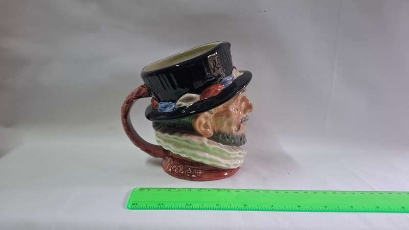 Royal Doulton Large Toby Jug "Beefeaters" D.6206 - Excellent Condition