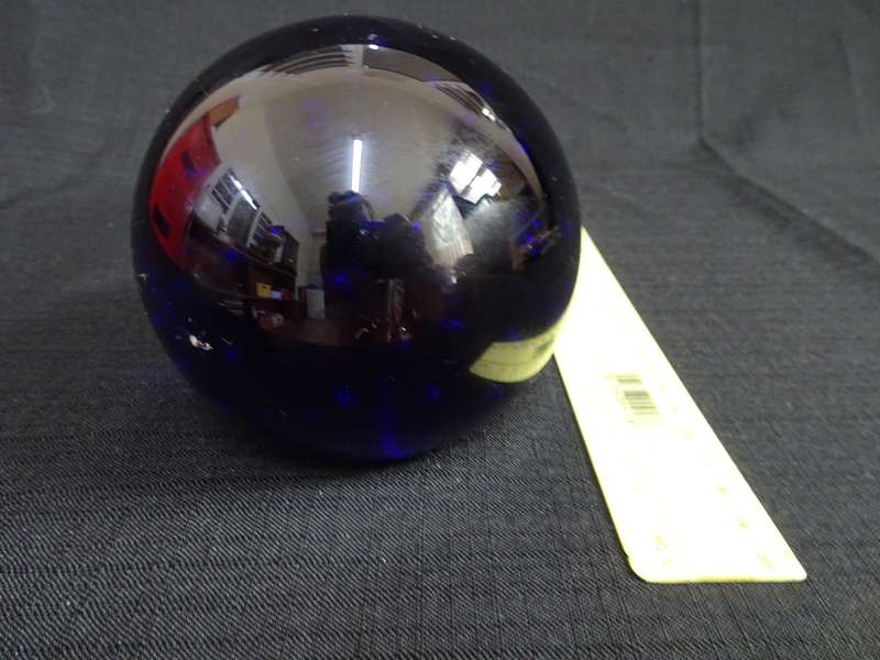 Beautifull Vintage Cobalt Blue Paperweight with Small Bubbles - Good condition