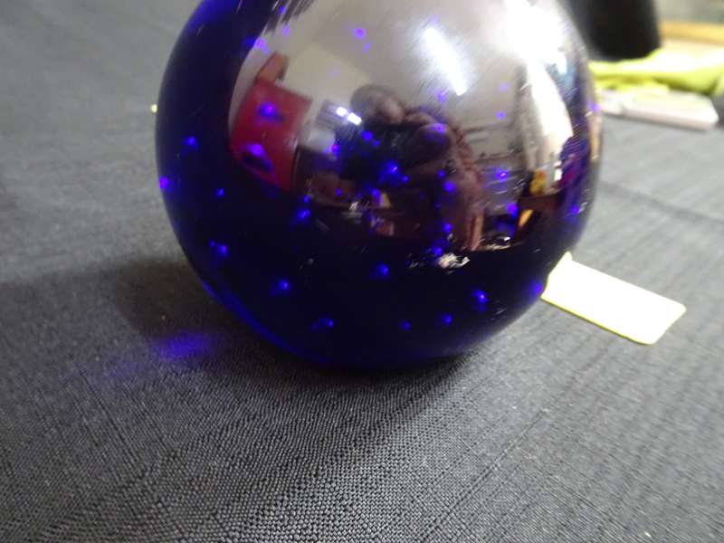 Beautifull Vintage Cobalt Blue Paperweight with Small Bubbles - Good condition