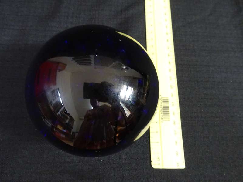 Beautifull Vintage Cobalt Blue Paperweight with Small Bubbles - Good condition