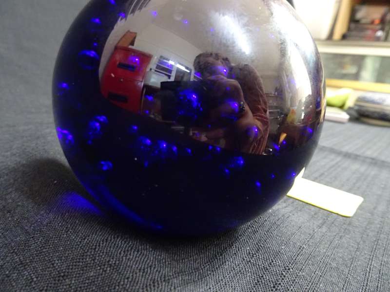 Beautifull Vintage Cobalt Blue Paperweight with Small Bubbles - Good condition