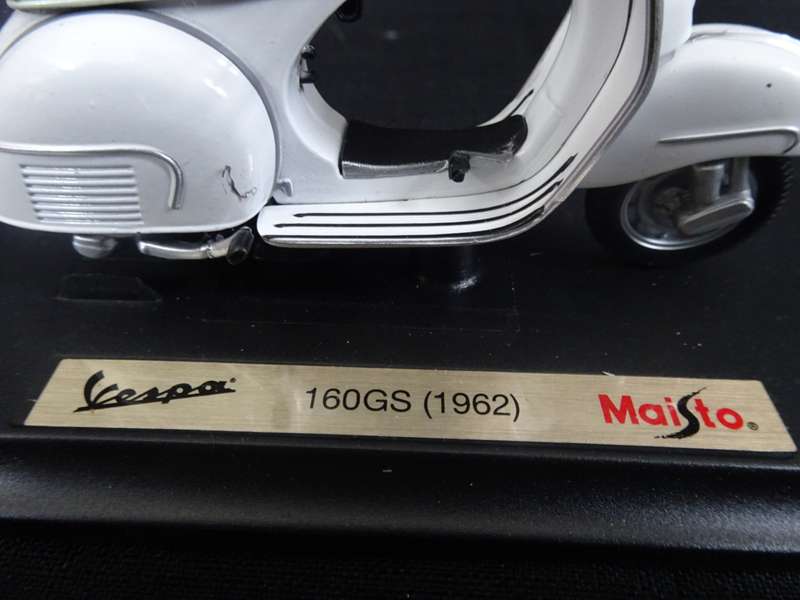 Vespa Scooter 160GS (1962) Maisto - Scale: 1:18 - Made In China