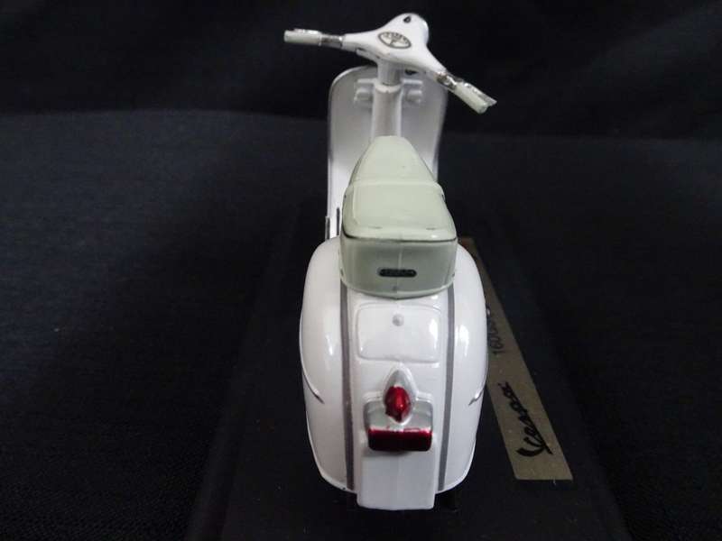 Vespa Scooter 160GS (1962) Maisto - Scale: 1:18 - Made In China