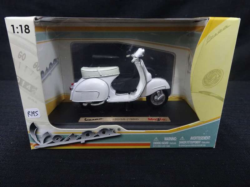 Vespa Scooter 160GS (1962) Maisto - Scale: 1:18 - Made In China