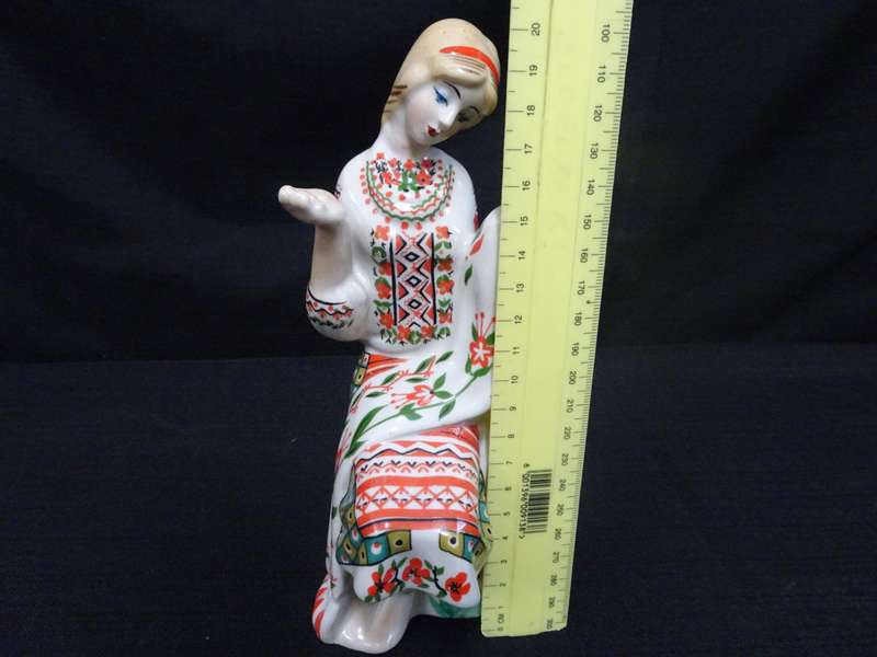 Vintage Kiev Soviet Porcelain Figurine Girl - Embroidering Sewing - In Excellent Condition
