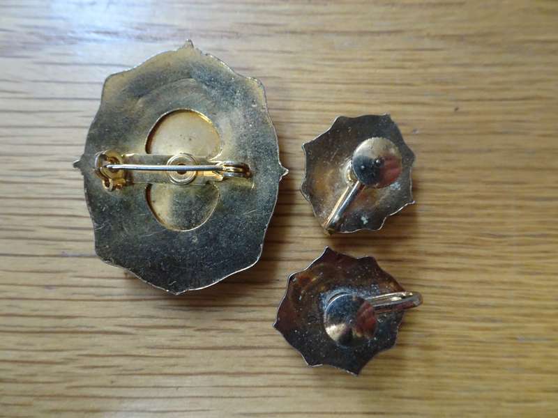 Lovely Vintage Costume Florenza Cameo Brooch And Screw Back Earrings - In Good Condition