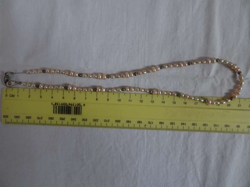 Gorgeous Vintage Fresh Water Pearl Necklace  - In Good Condition