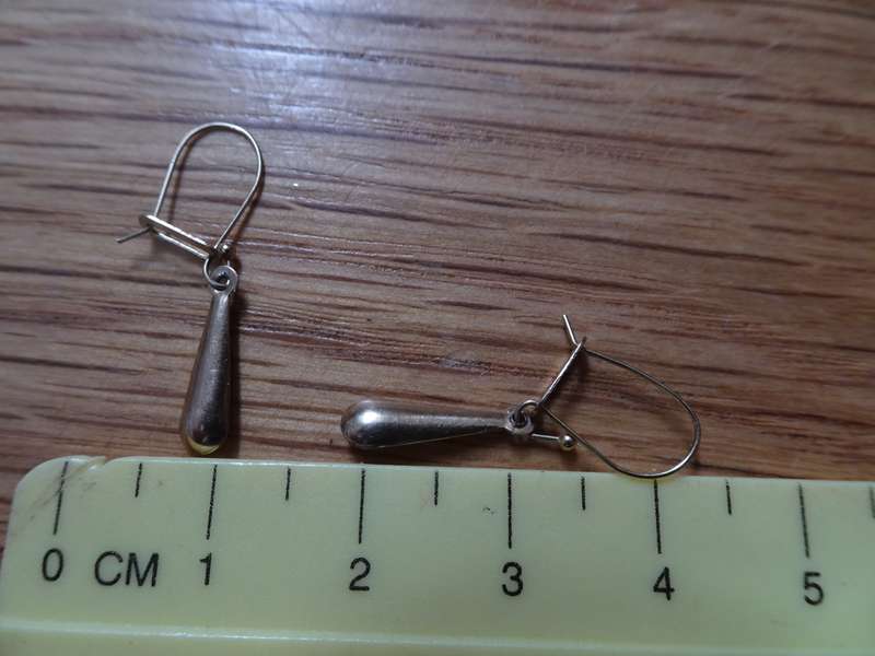 Gorgeous Pair Of 9ct Gold Tear Drop Women's Earrings - Clearly Marked 9ct - 0.4 Gram